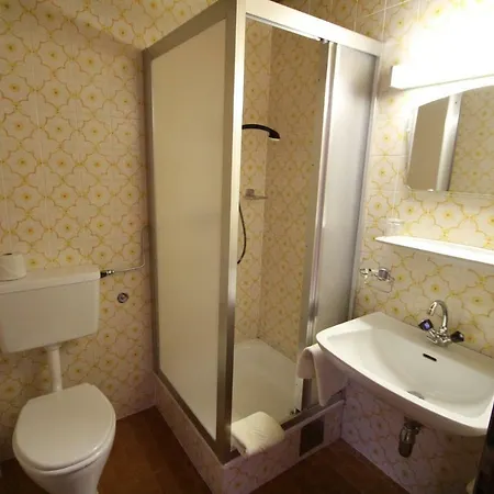 Christoph דירה *